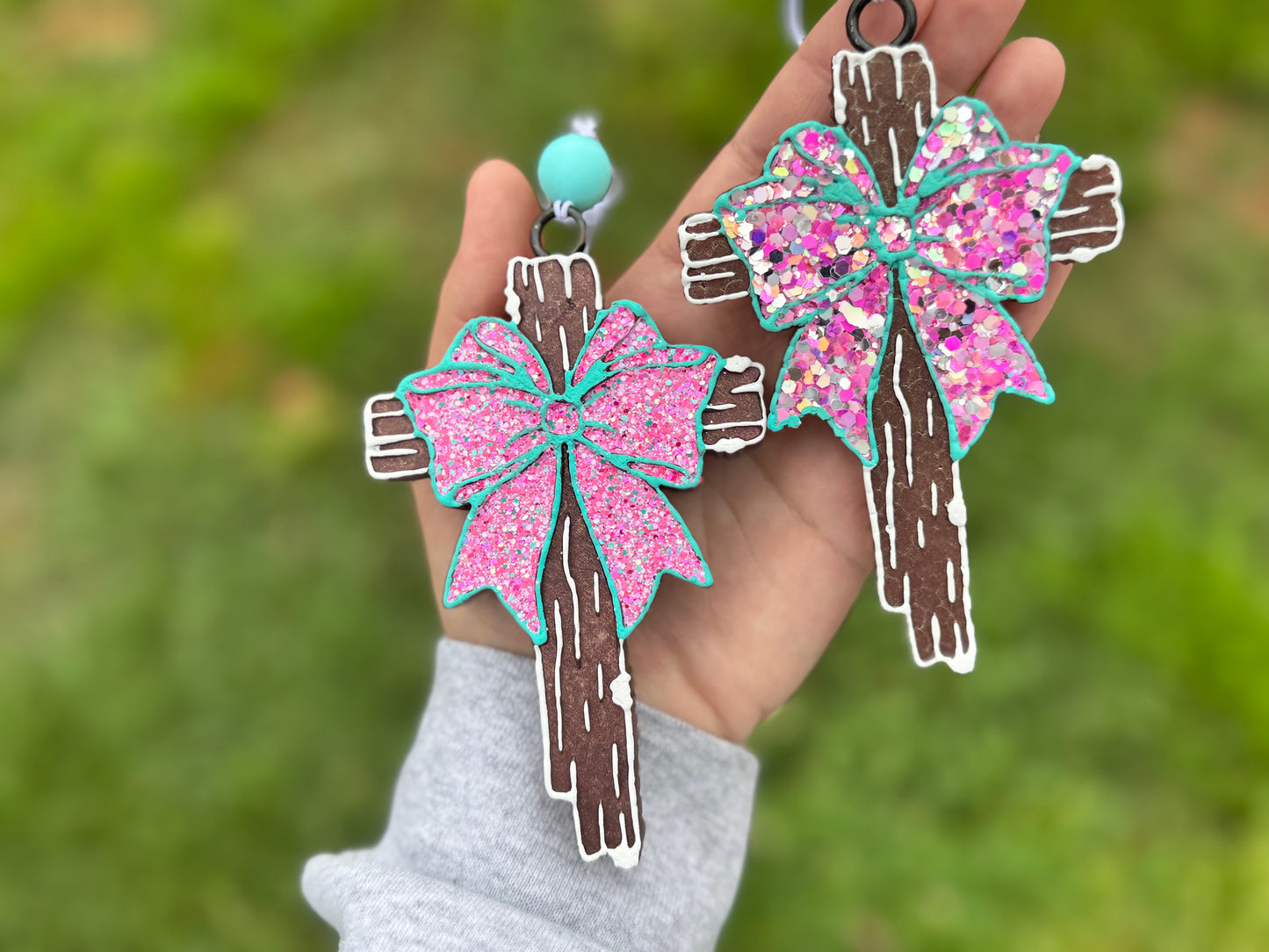 Wood cross with a bow